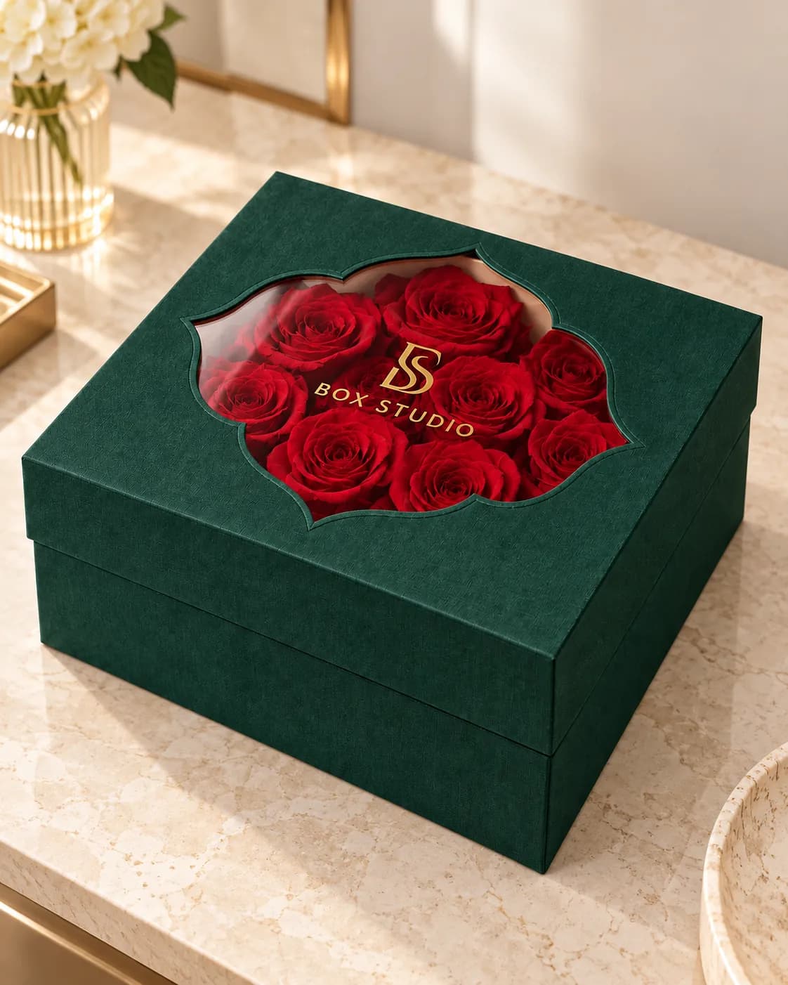 هاردباکس یشمی پنجره چهارپر برای گل رز — جعبه در فضای چیدمان هاردباکس یشمی پنجره چهارپر برای گل رز — جعبه در فضای چیدمان