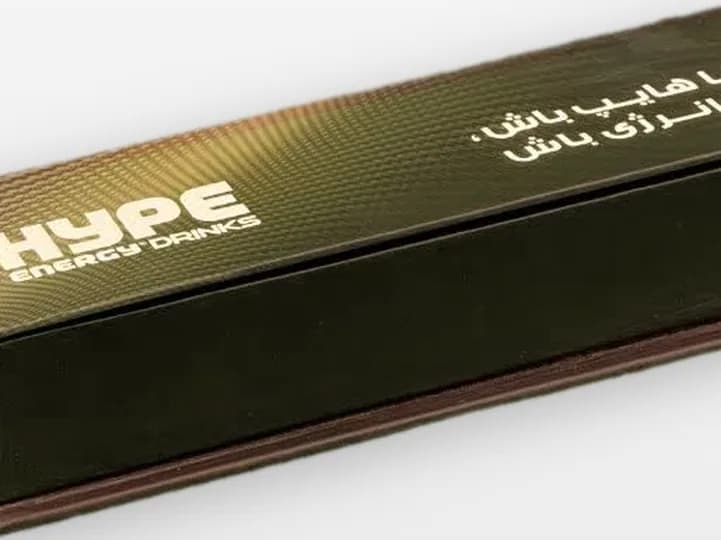 جعبه بلند کتابی مگنتی تبلیغاتی مشکی — نمای نزدیک جزئیات روکش و چاپ جعبه بلند کتابی مگنتی تبلیغاتی مشکی — نمای نزدیک جزئیات روکش و چاپ